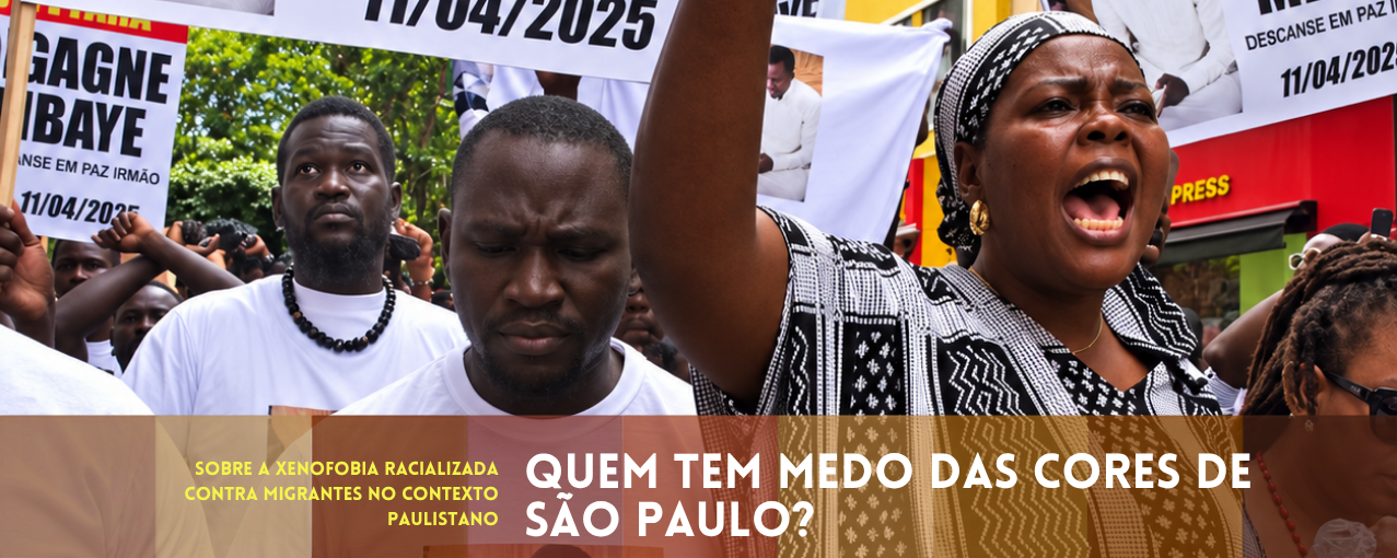 A imagem de capa exibe inúmeras pessoas no protesto contra a morte do trabalhador senegalês Ngagne Mbaye, ano 2025.